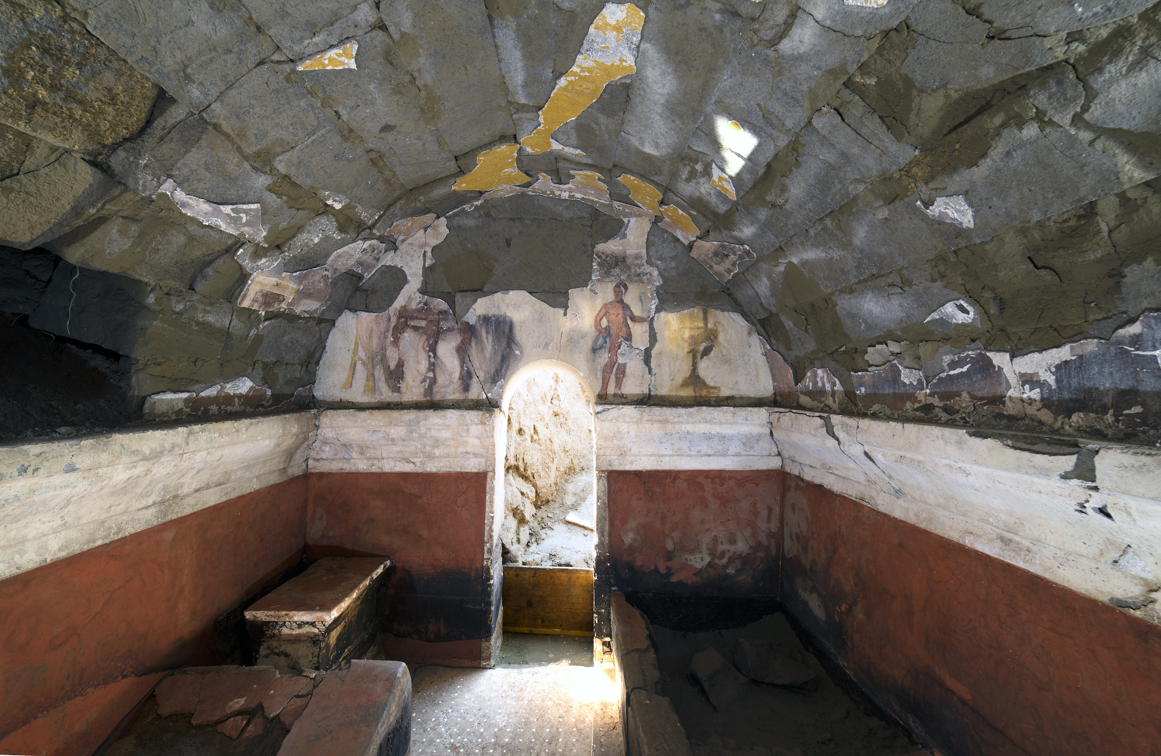 vue de l'intérieur de la tombe