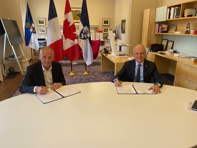 Signature à Toronto avec le PDG