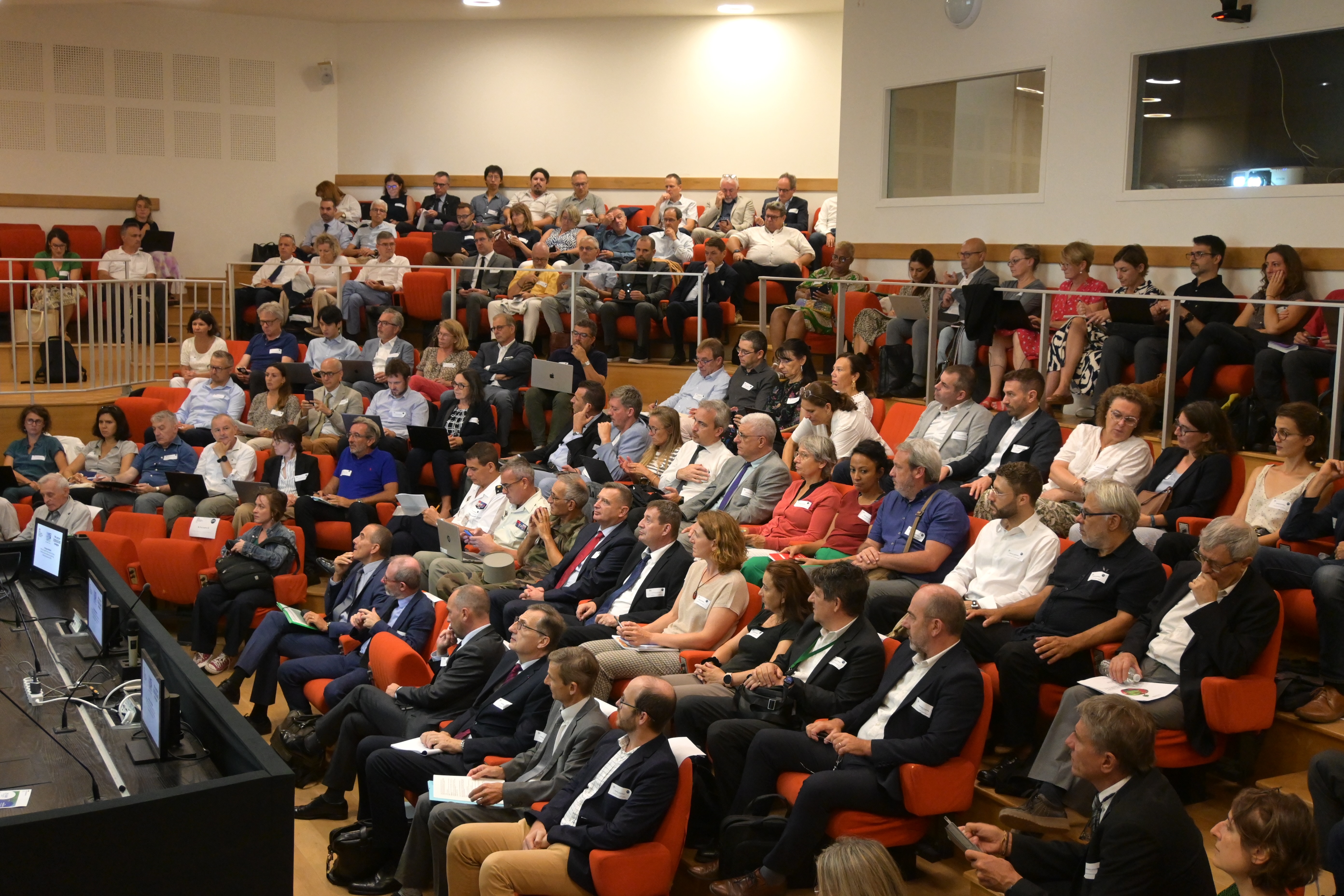 Une conférence-débat à Marseille © MiPN _ CNRS