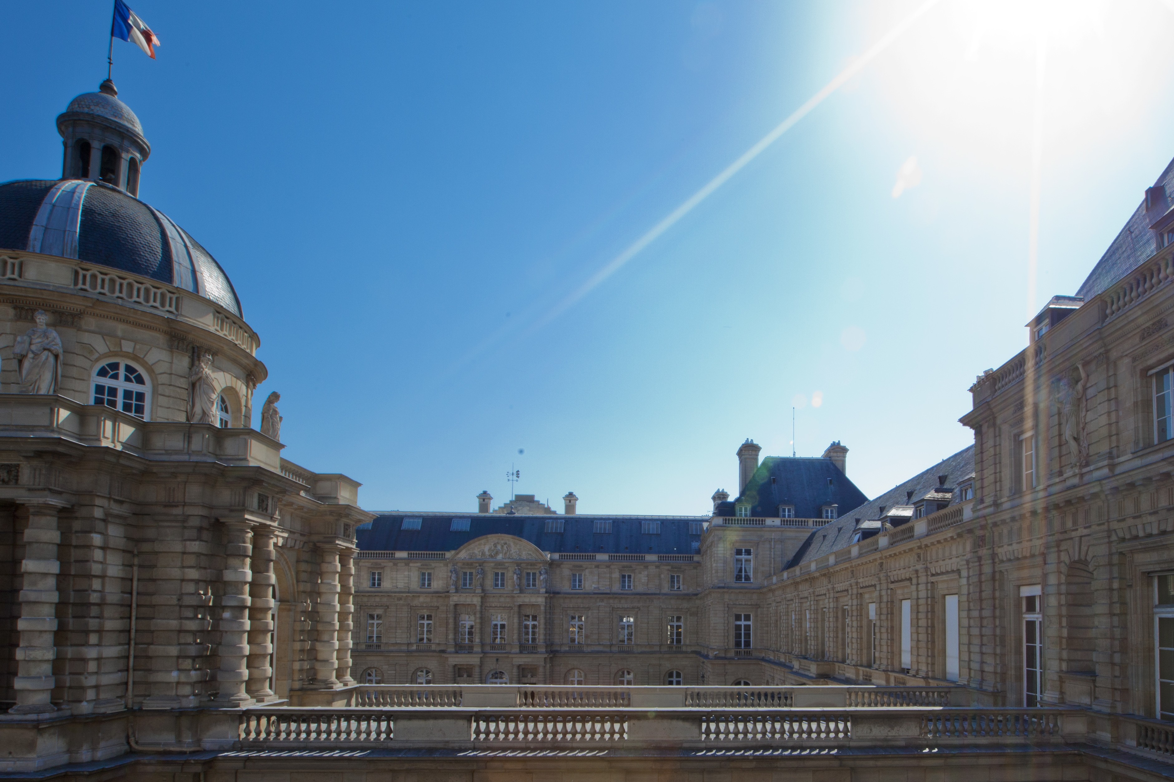 Vue extérieure du Sénat français, façade Nord