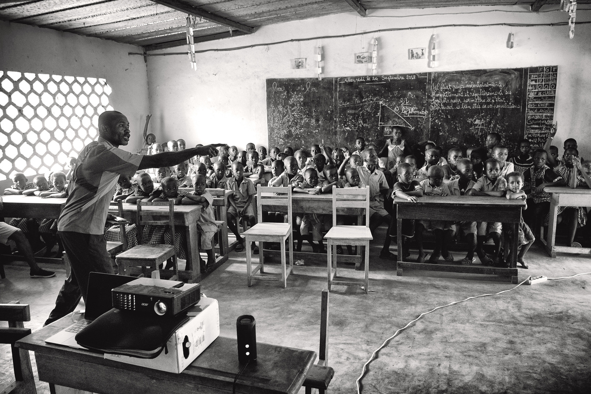 Professeur devant sa classe