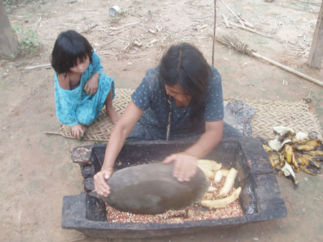 Mère chimane avec sa fille.