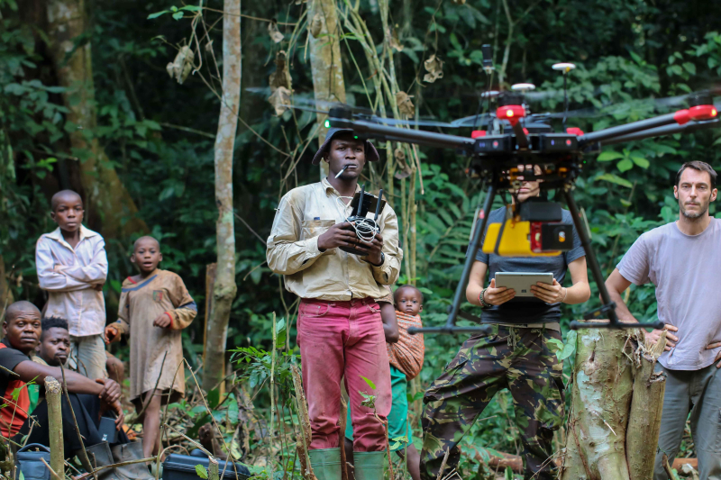 Un drone s'apprête à décoller pour étudier une forêt du Congo