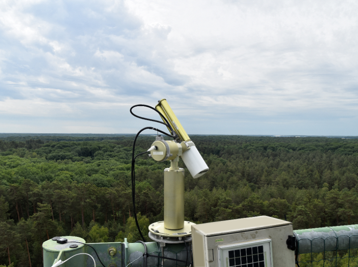 Photometer monitoring aerosol concentrations over Rambouillet forest from the ACROSS observation tower