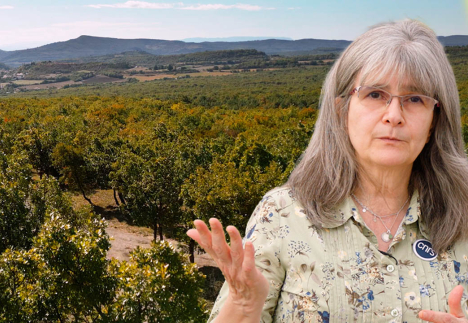 Catherine Santaella (CNRS) devant la forêt