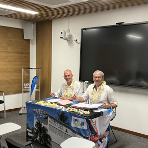 Signature de la convention par Patrick Capolsini et Antoine Petit